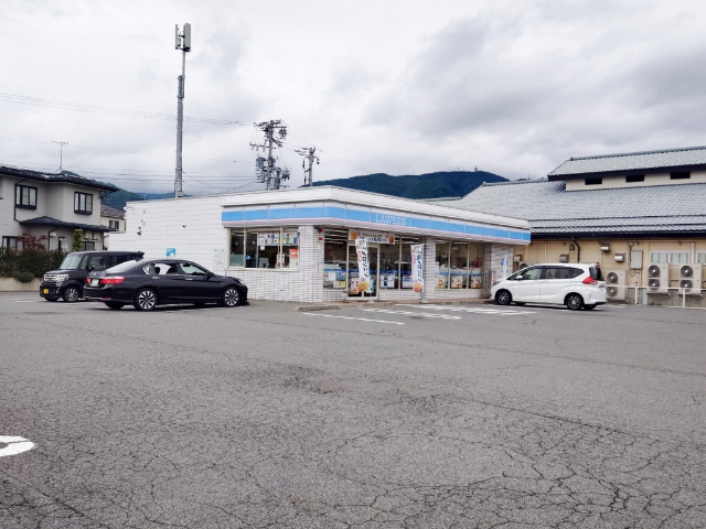 コンビニ　ローソン長野稲田一丁目店（コンビニ）まで710m