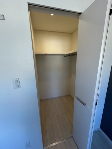 収納　大容量のウォークインクローゼット完備。