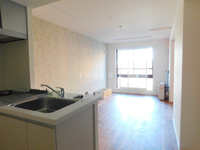 居室・リビング　光の差し込むお部屋です！