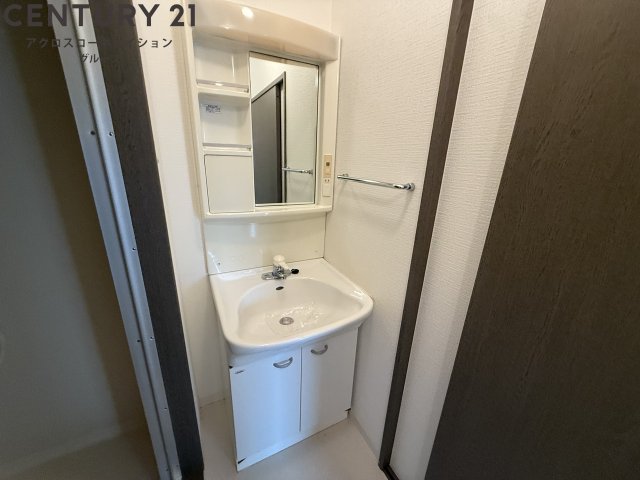洗面設備　独立洗面台付きです！