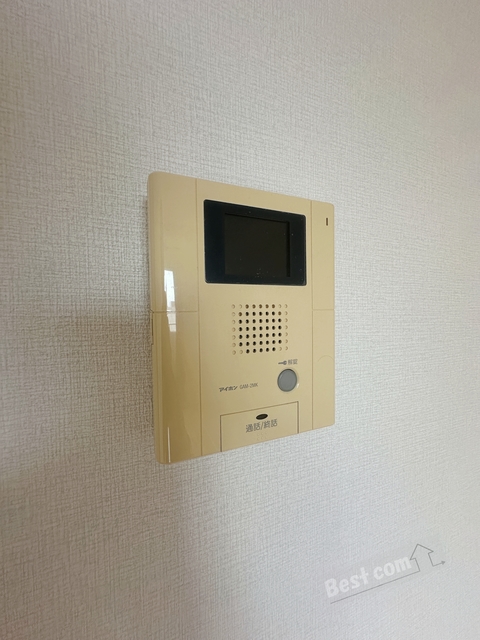 セキュリティ　モニターホンで来訪者を確認できます♪