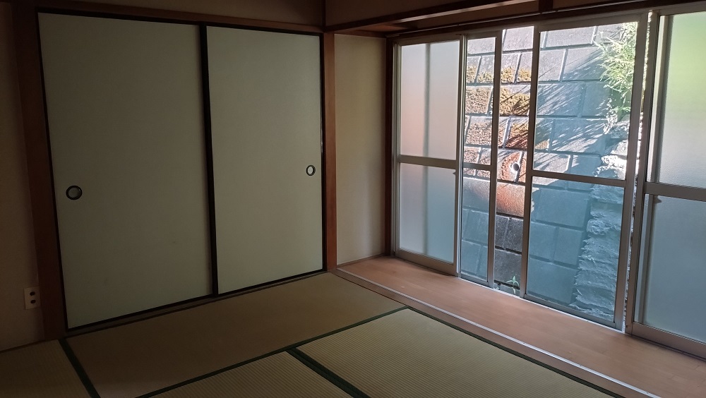 西区境之谷 貸家の居間写真