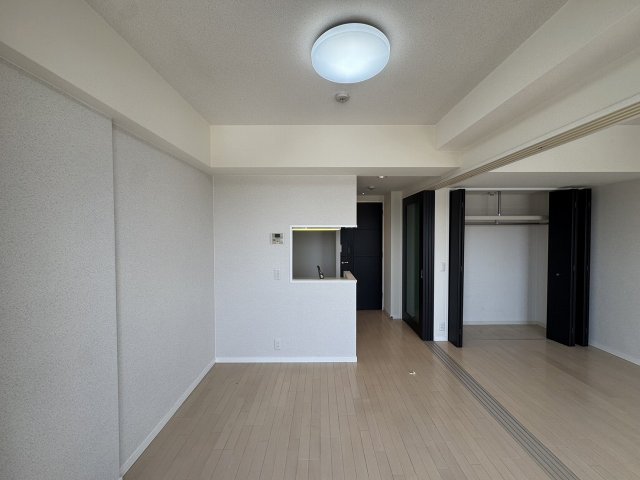 居室・リビング　この写真は同マンションの別のお部屋のものです