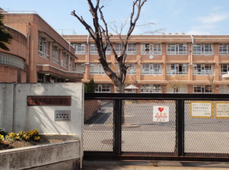 小学校　門真市立東小学校（小学校）まで460m