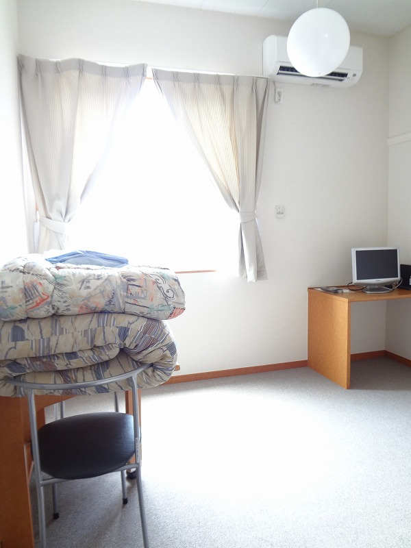 レオパレスコーポ丸喜の居間写真