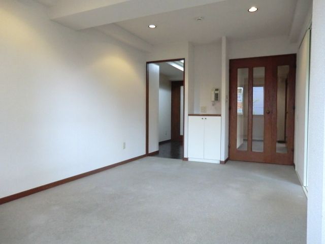 綾東ヴィレッジ弐番館の居間写真