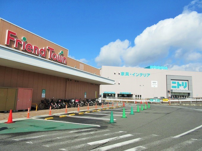スーパー　フレンドマート瀬田川店（スーパー）まで724m