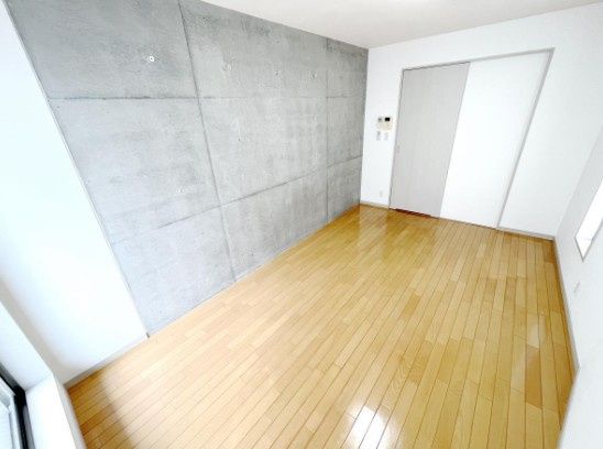 その他部屋・スペース　開放的な寝室です