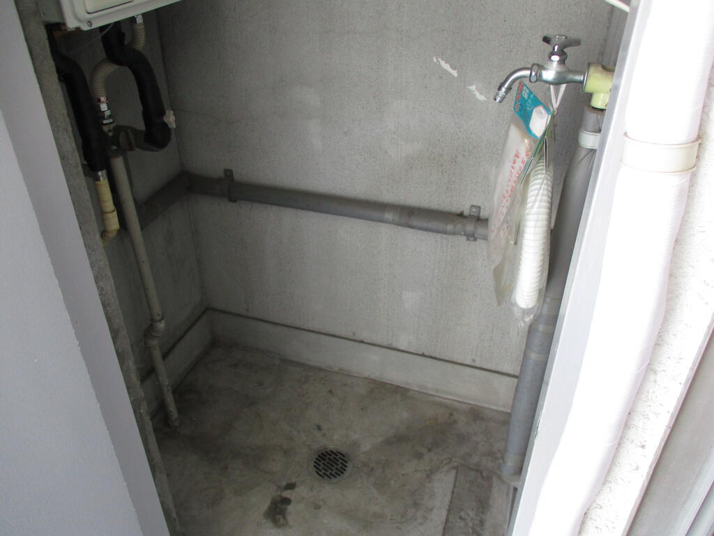 その他設備　洗濯機置場　雨でも大丈夫（バルコニー）