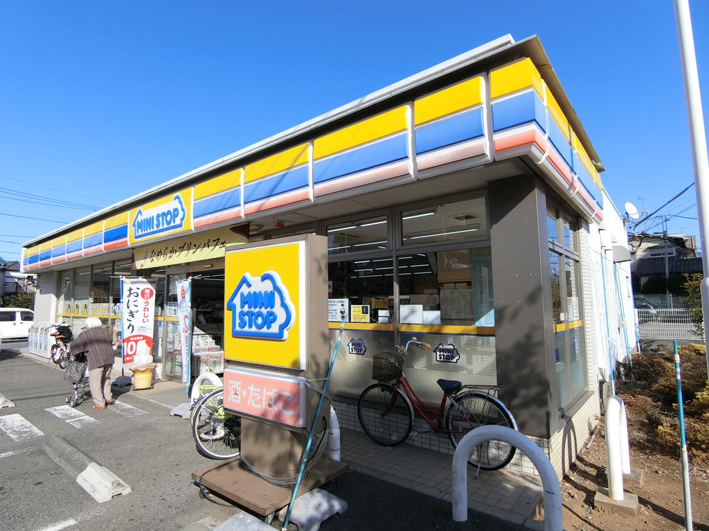 コンビニ　ミニストップ練馬上石神井3丁目店（コンビニ）まで561m