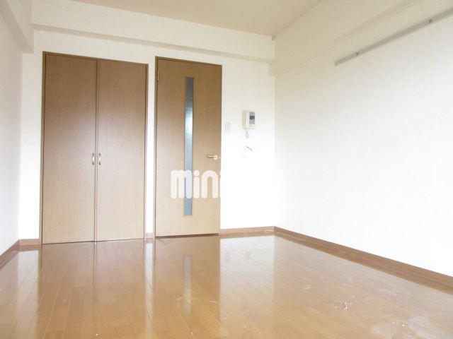 居室・リビング　ベランダ側から見た洋室です。