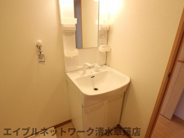 洗面設備　脱衣スペースもあります