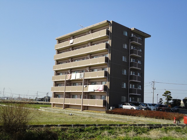熊本市南区富合町志々水のマンションの建物外観