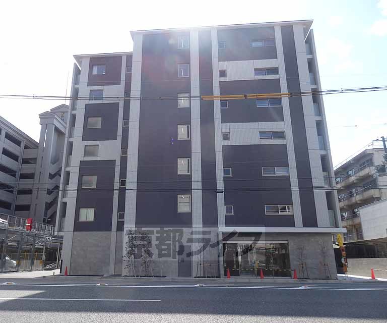 京都市南区吉祥院御池町のマンションの建物外観