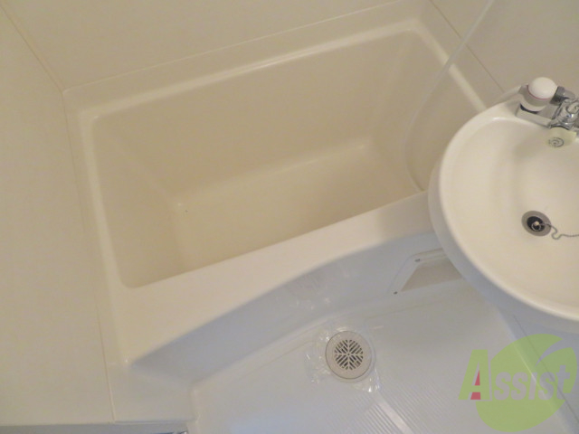 バス・シャワールーム　浴室はゆったりと浸かれるサイズ感になっていますね。