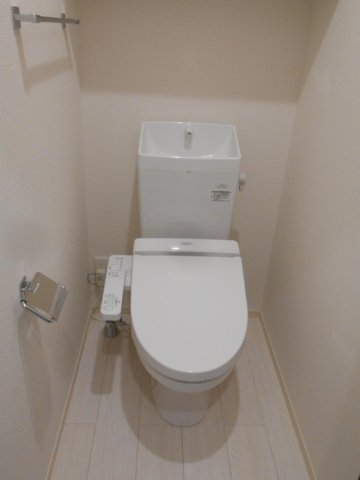 トイレ　温水洗浄便座付き