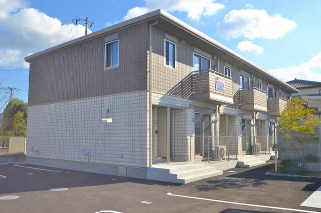 【高松市新田町のアパートの建物外観】