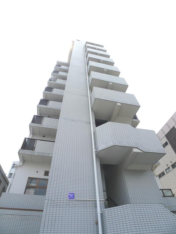 名古屋市熱田区三本松町のマンションの建物外観