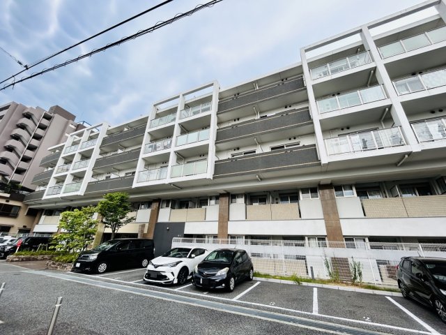 セレニテ甲子園IIの建物外観