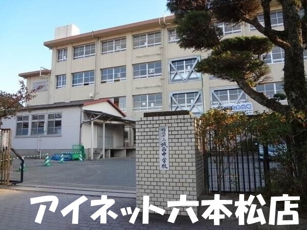 【福岡市城南区鳥飼のマンションの中学校】