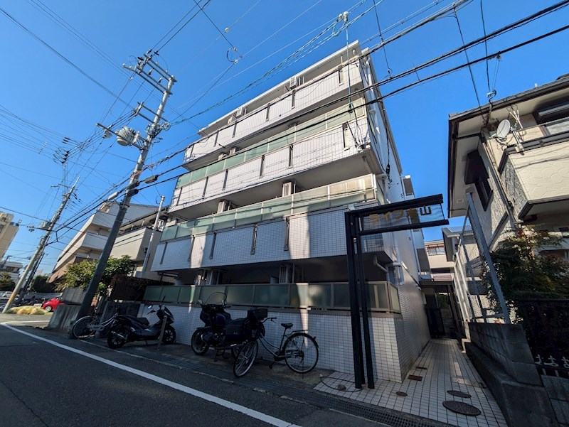 【ライフ本山の建物外観】