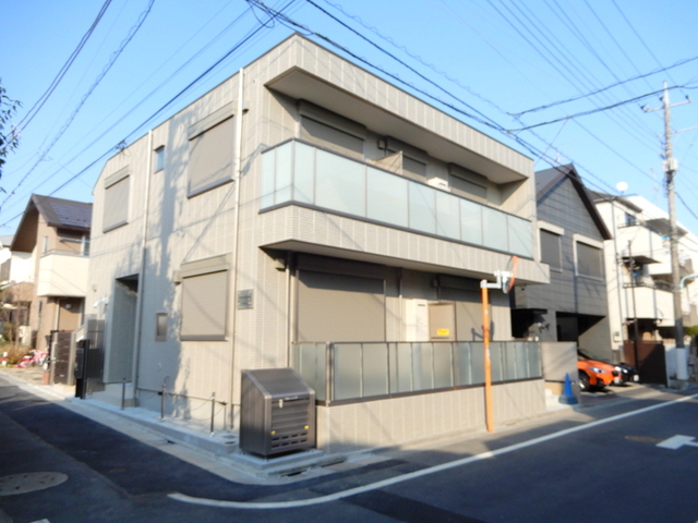 目黒区八雲のマンションの建物外観