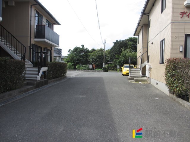 【小郡市三沢のアパートの駐車場】