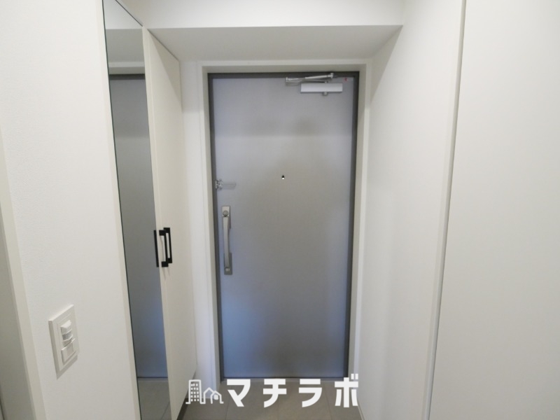 【名古屋市西区花の木のマンションの玄関】