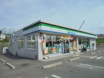 【木津川市梅美台のアパートのコンビニ】