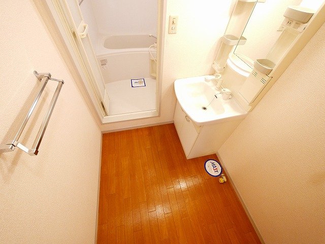 洗面設備　脱衣スペースもあります