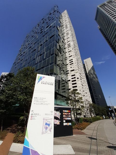 ショッピングセンター　新宿イーストサイドスクエア（ショッピングセンター）まで404m