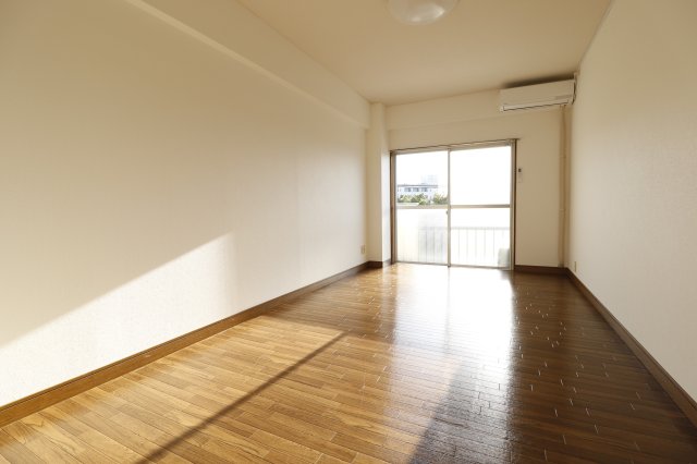 フィールドストーン_内装_0