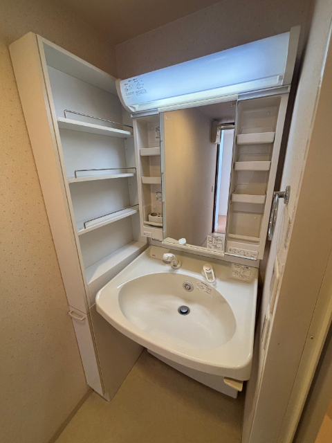 洗面設備　洗面台交換予定です