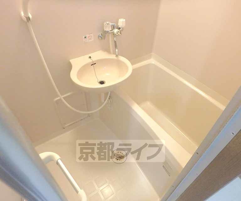 バス・シャワールーム　バスルームです。