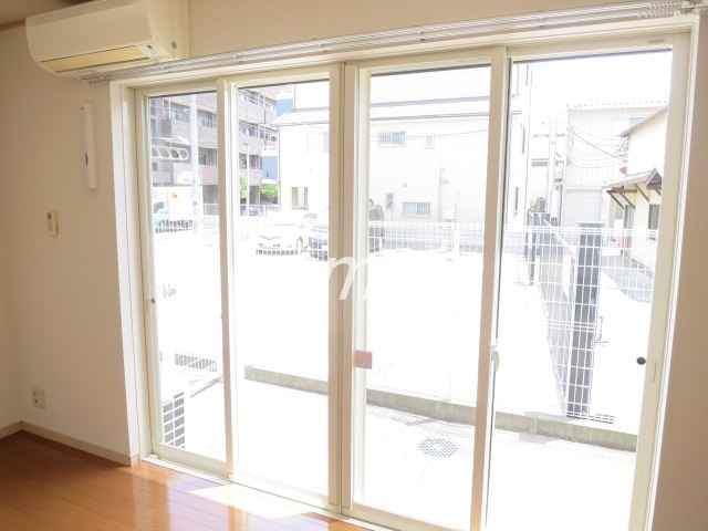 その他　4枚窓で明るいですよ♪