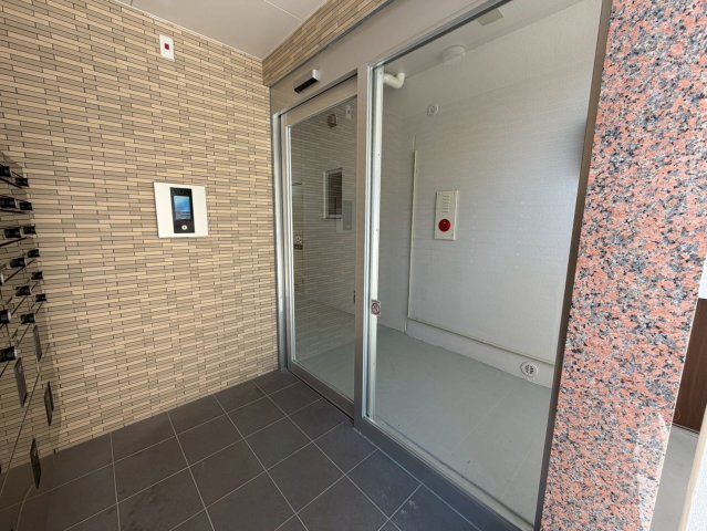 エントランス　ヴィアレ三原（ＴＹ）★那覇市三原エリア