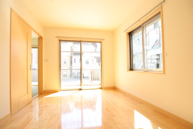 その他部屋・スペース　２面採光の洋室６．４帖