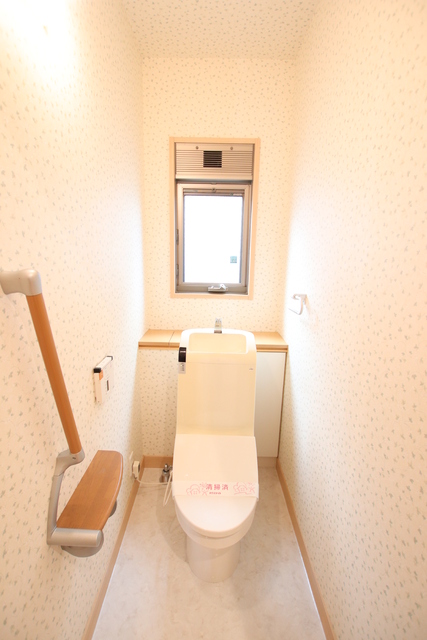 トイレ　温水洗浄便座のトイレ