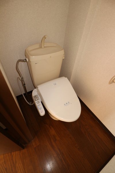 トイレ　温水洗浄便座