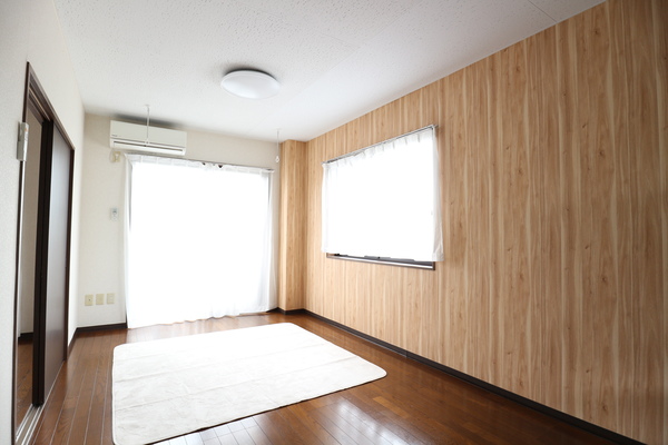 居室・リビング　角部屋で明るい室内！