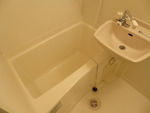 バス・シャワールーム　浴室換気乾燥機付です♪