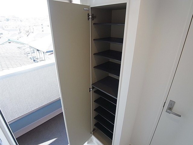 玄関　玄関にはシューズボックス完備です