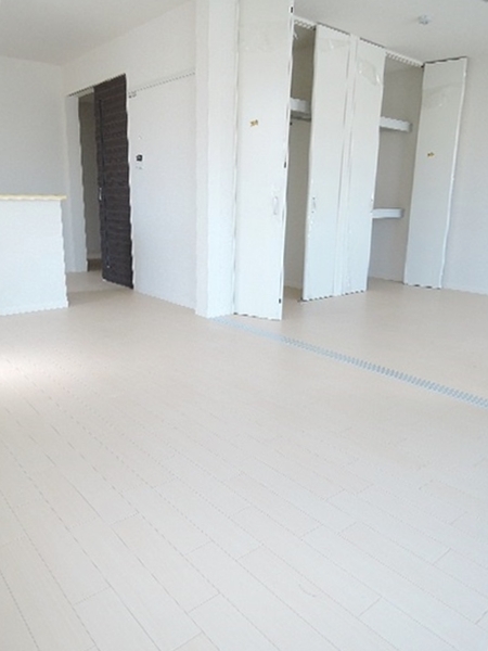 居室・リビング　こちらのリビングで趣味の時間をお楽しみください♪