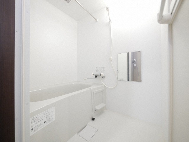 バス・シャワールーム　広々快適なバスルームです♪