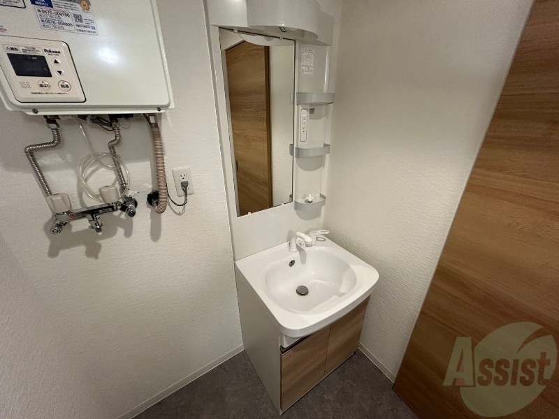 洗面設備　洗面台。身支度にはかかせないですよね～。