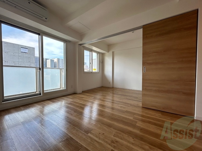 居室・リビング　８．４帖のＬＤＫです。広々として、きれいですね。