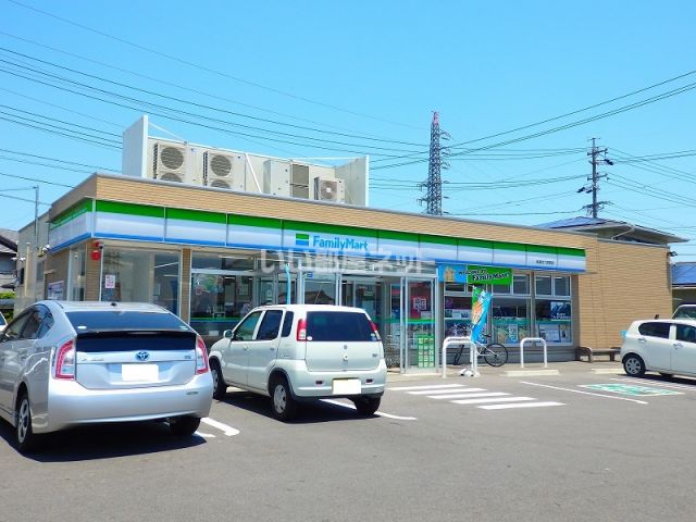 コンビニ　ファミリーマート 東員町六把野店（コンビニ）まで535m