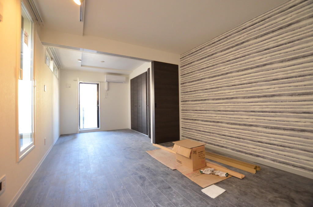 居室・リビング　退去前につき、同タイプの参考写真です。