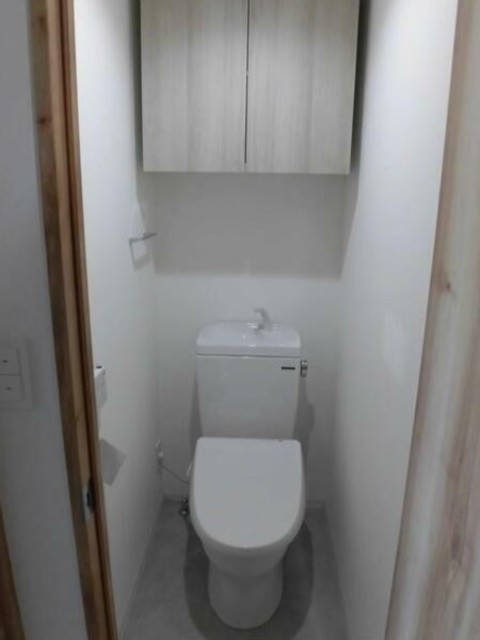 トイレ　温水洗浄便座