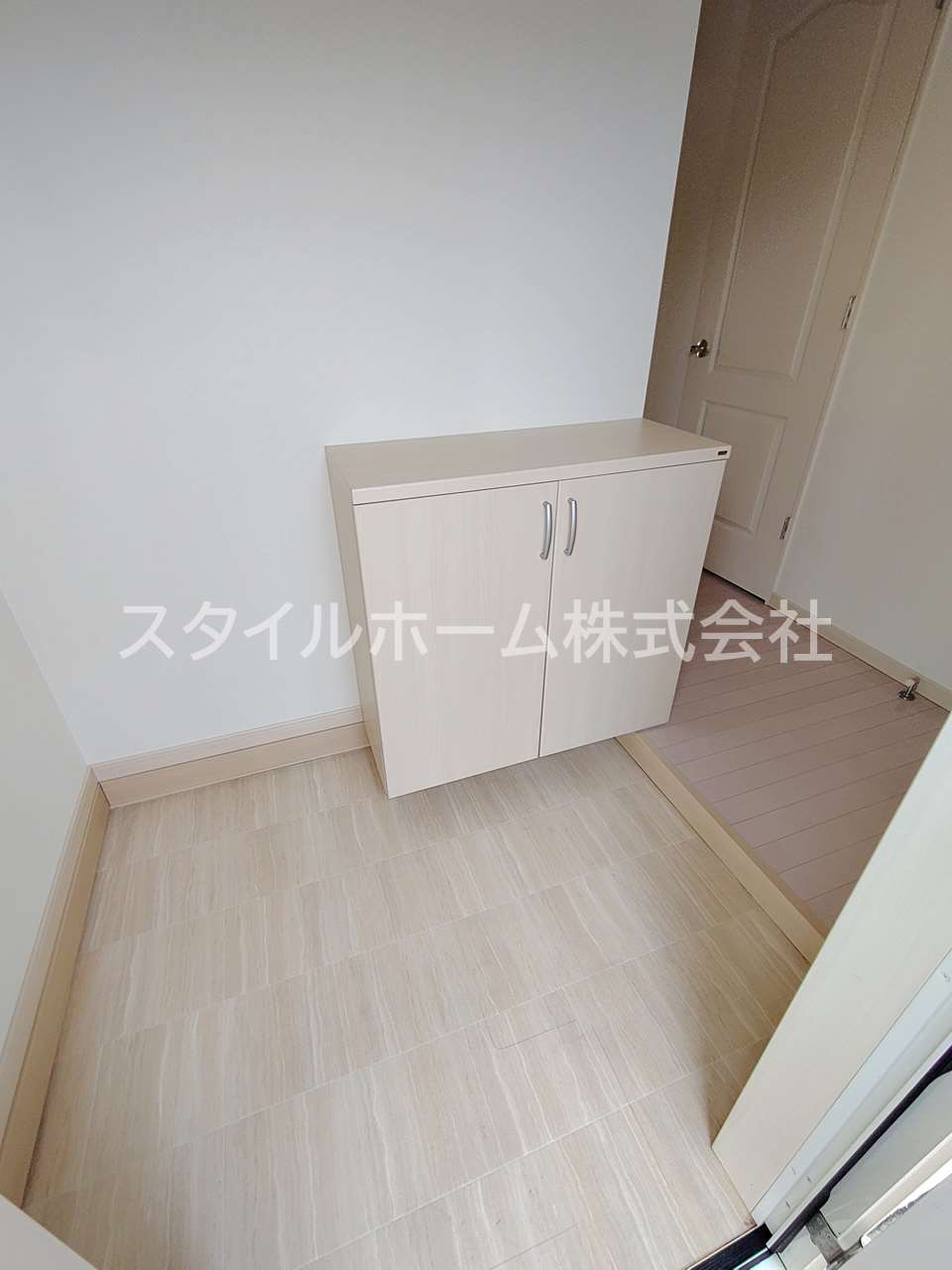 玄関　別部屋写真です。